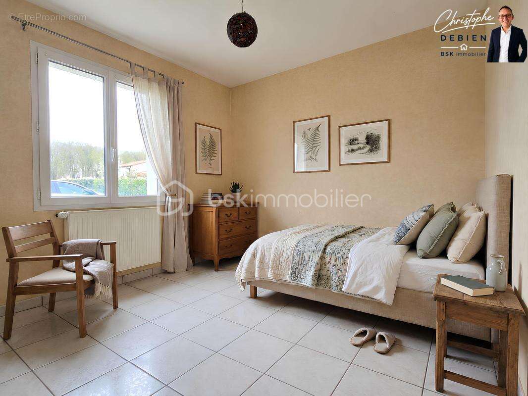 Pavillon de 2002 sur 560 m² de terrain – 3 chambres – jardin et terrasse - photo 5