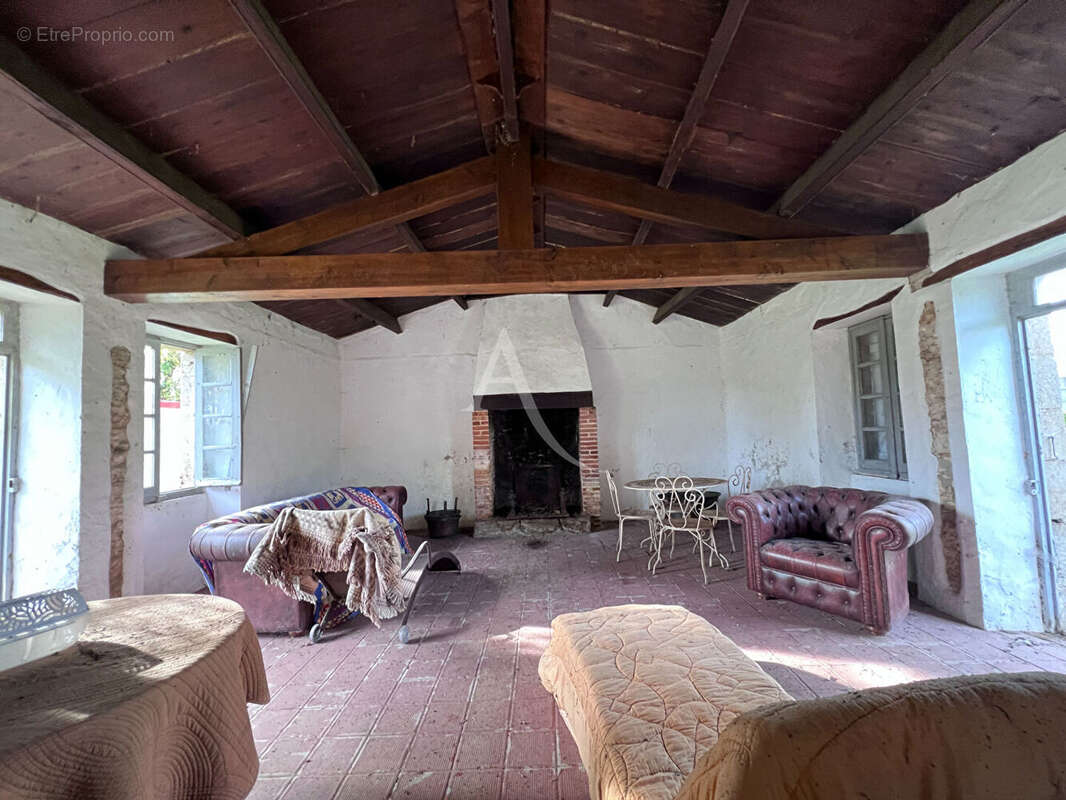 Maison à BEAULIEU-SOUS-LA-ROCHE