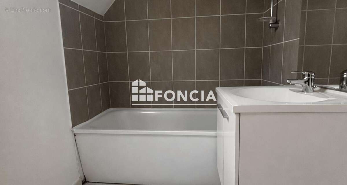 Maison à LA RIVIERE-SAINT-SAUVEUR