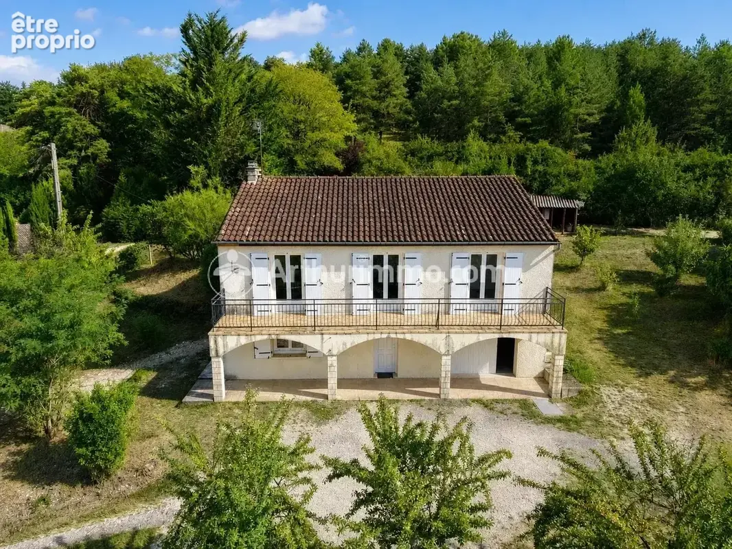 Maison à LEGUILLAC-DE-L'AUCHE