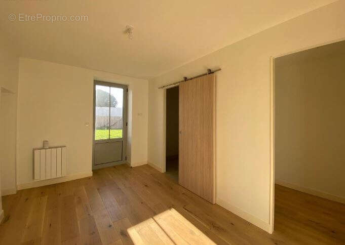 Maison à SAINT-LAURENT-DE-LA-PREE