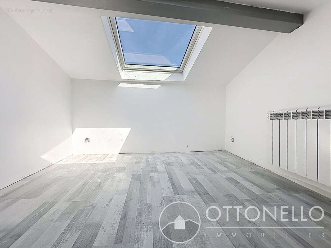 Appartement à ROQUEBRUNE-SUR-ARGENS