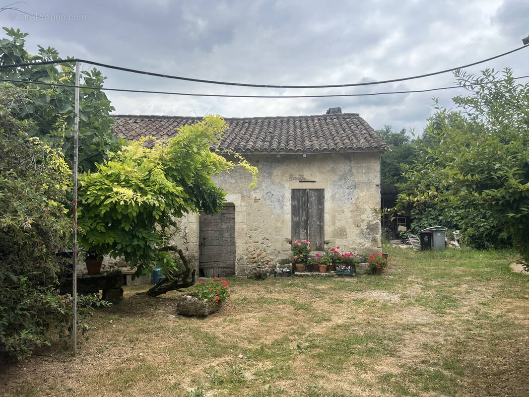 Maison à NAUJAN-ET-POSTIAC