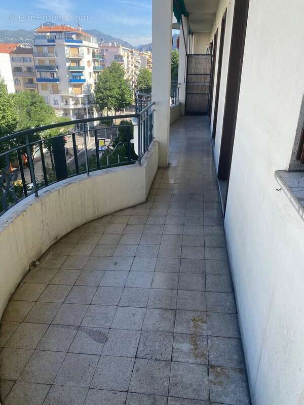 3 pièces + parking - Saint Roch - photo 4