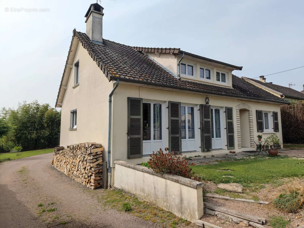 Maison à CERCY-LA-TOUR