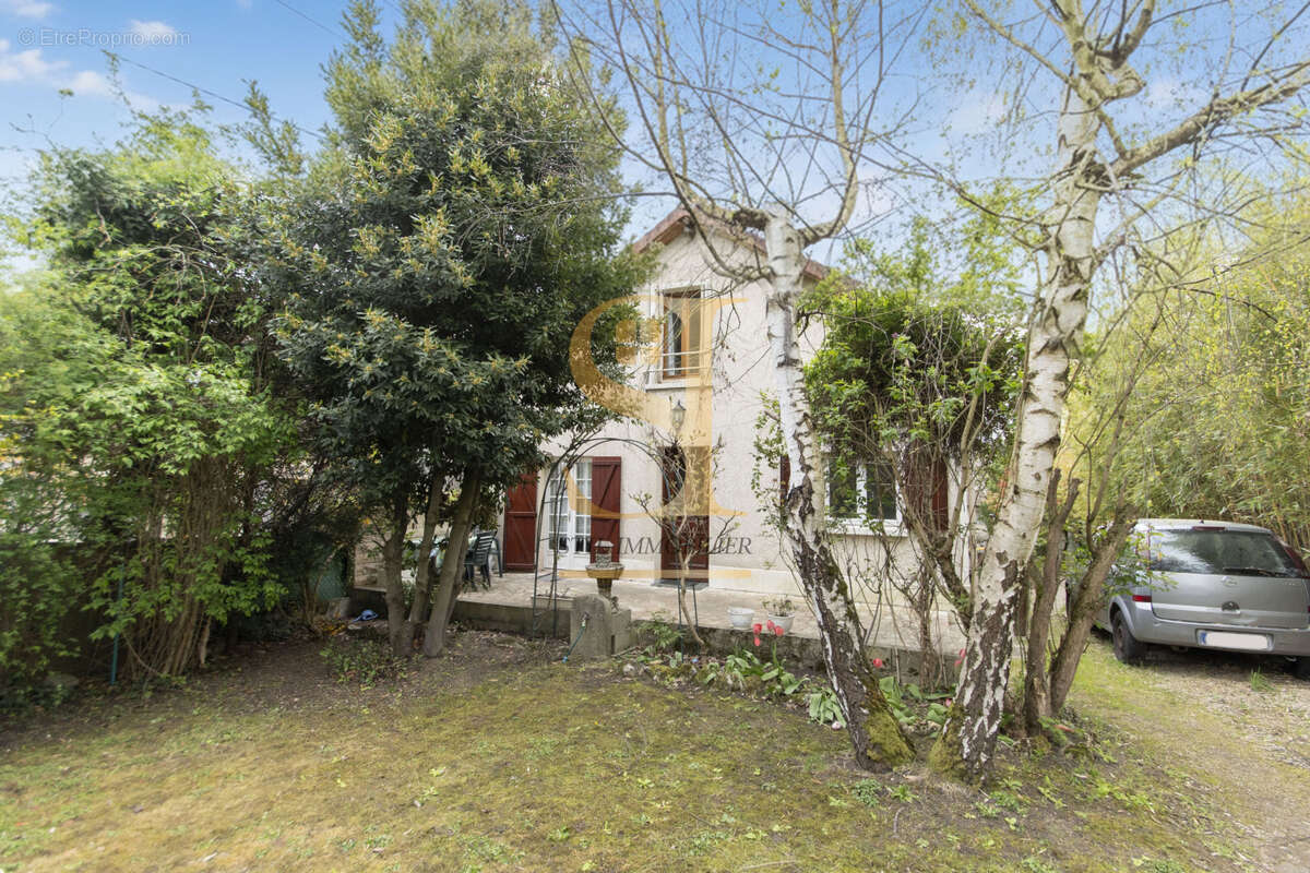 Maison à VIGNEUX-SUR-SEINE