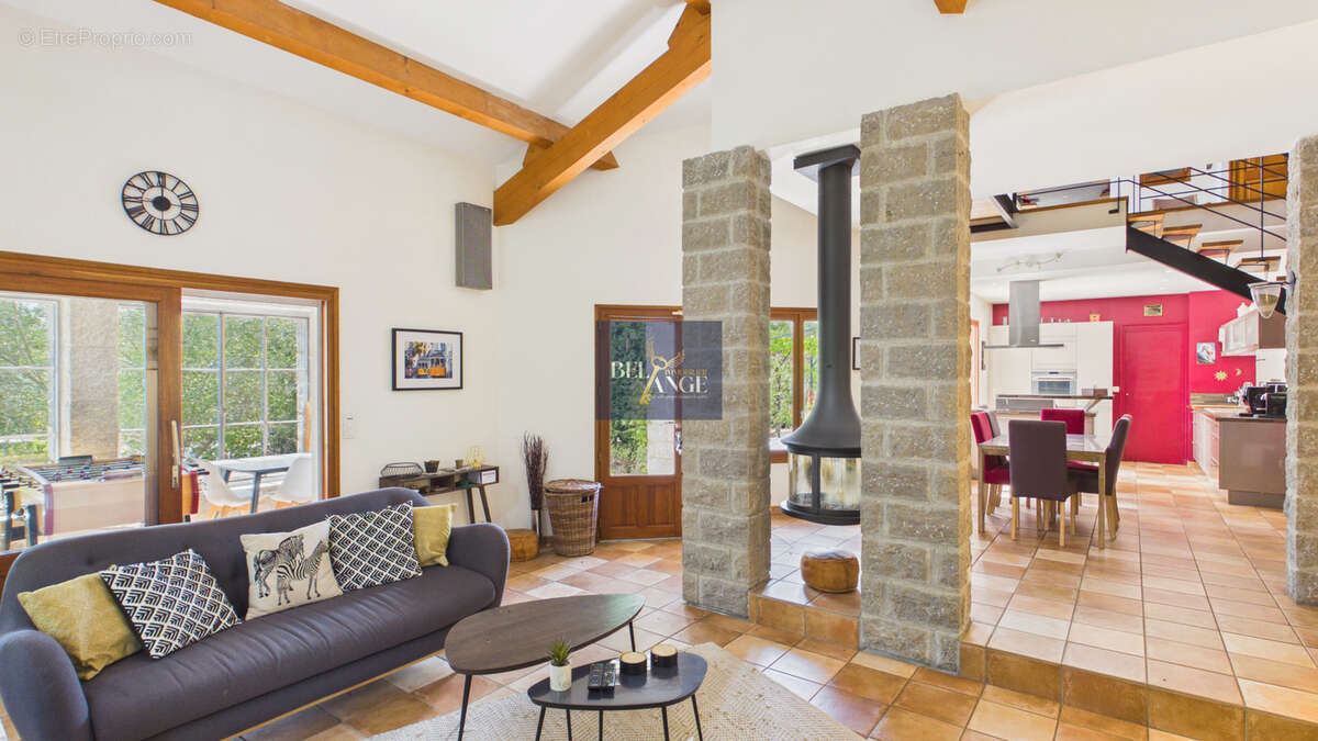 LABEAUME   Maison de caractère avec piscine et annexe indépendante - photo 5