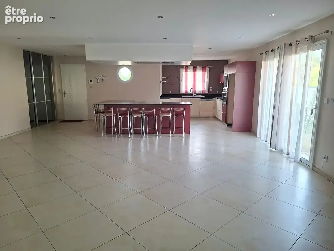 Maison 180 m² à Dange-Saint-Romain  - photo 5