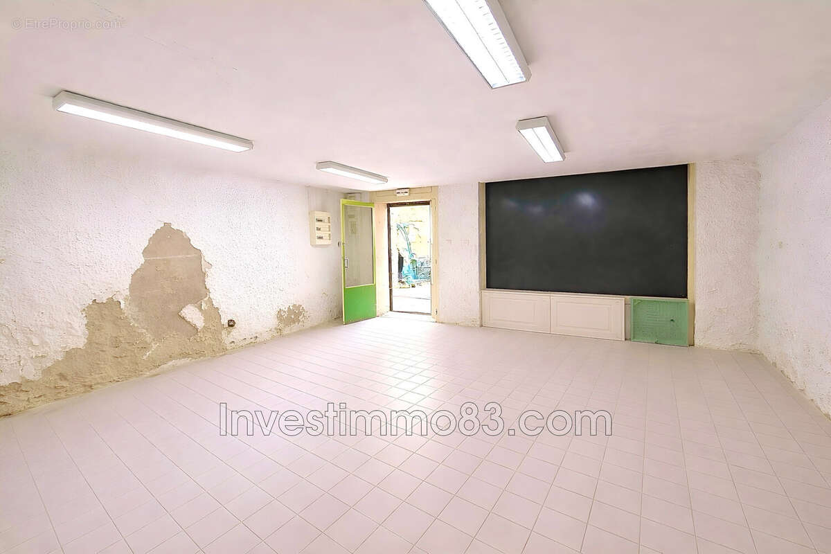 Commerce 53 m² à Pertuis  - photo 6