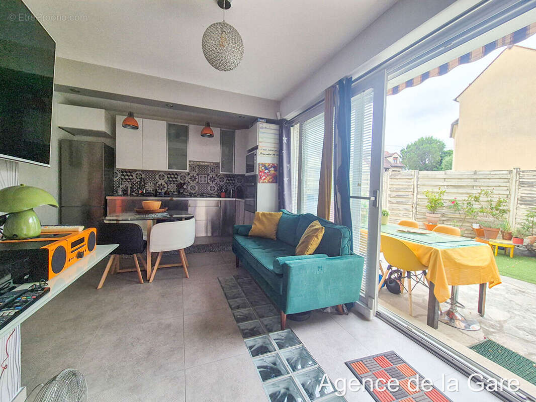 Appartement à SARTROUVILLE