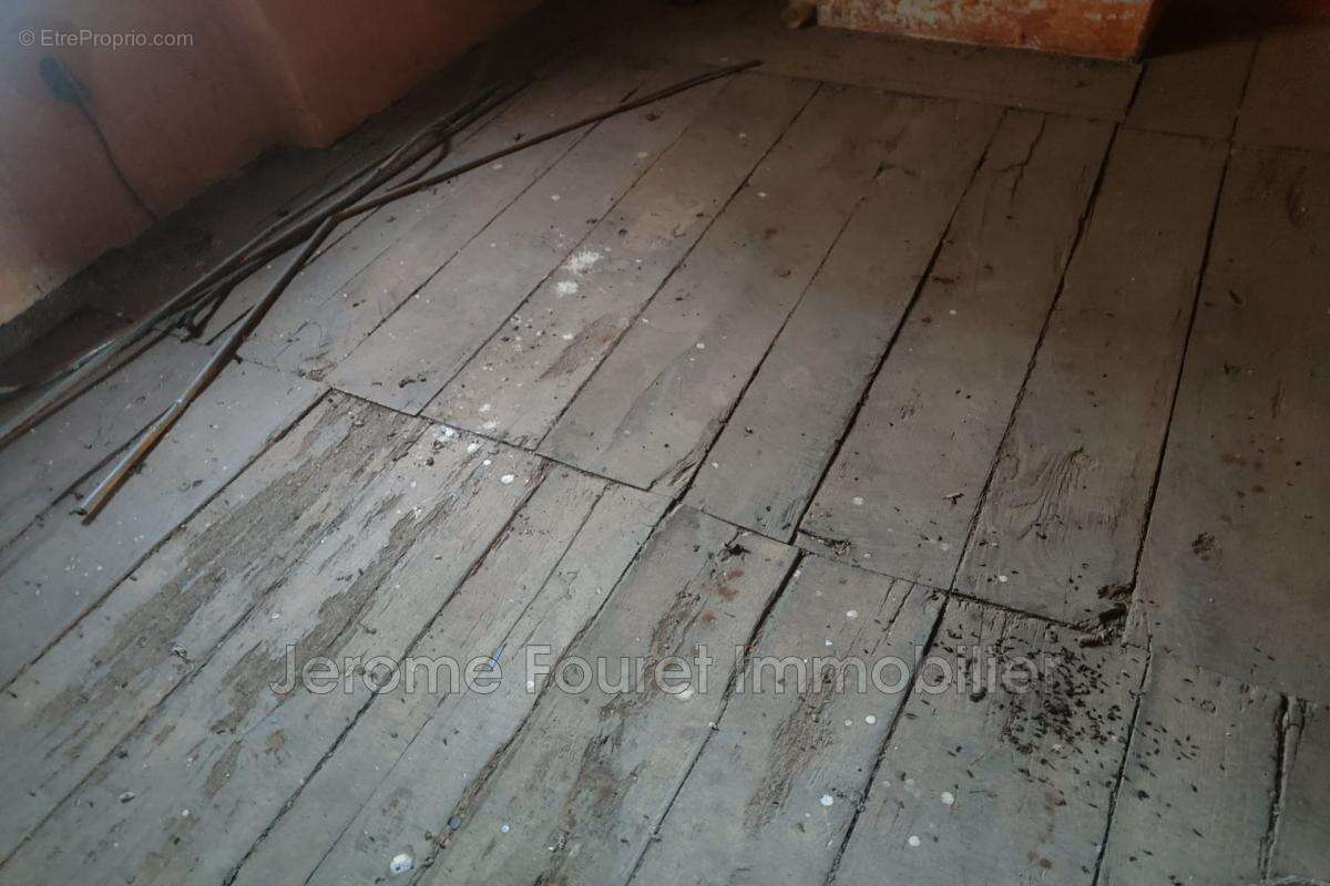 Maison à MONTAIGNAC-SAINT-HIPPOLYTE