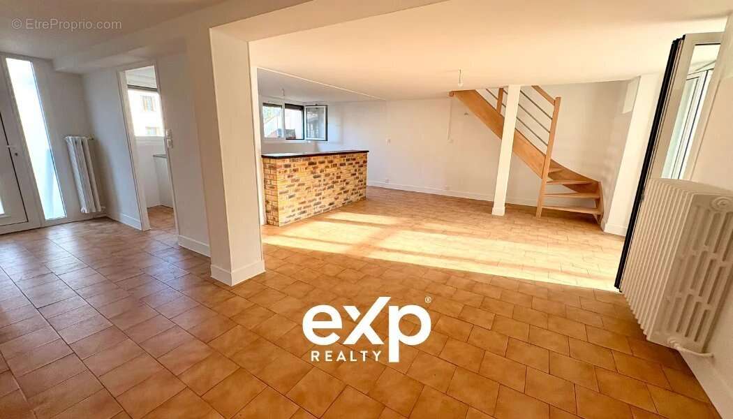 Maison à BUSSY-SAINT-GEORGES