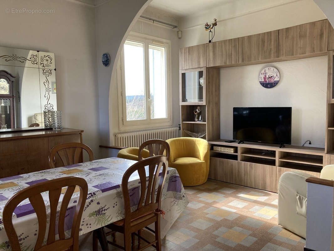 maison 4 chbres sur 1004 m² et dépendances - photo 5