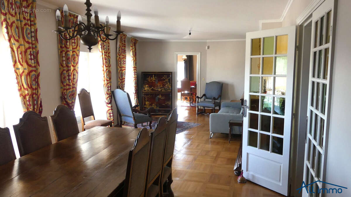 Appartement à CHARENTON-LE-PONT