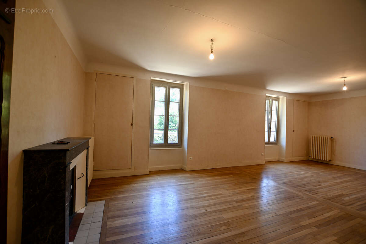 Appartement en rez-de-chaussée dans une demeure de charme. - photo 6