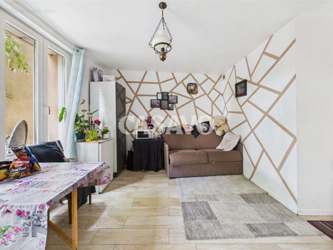 Appartement à VILLETANEUSE