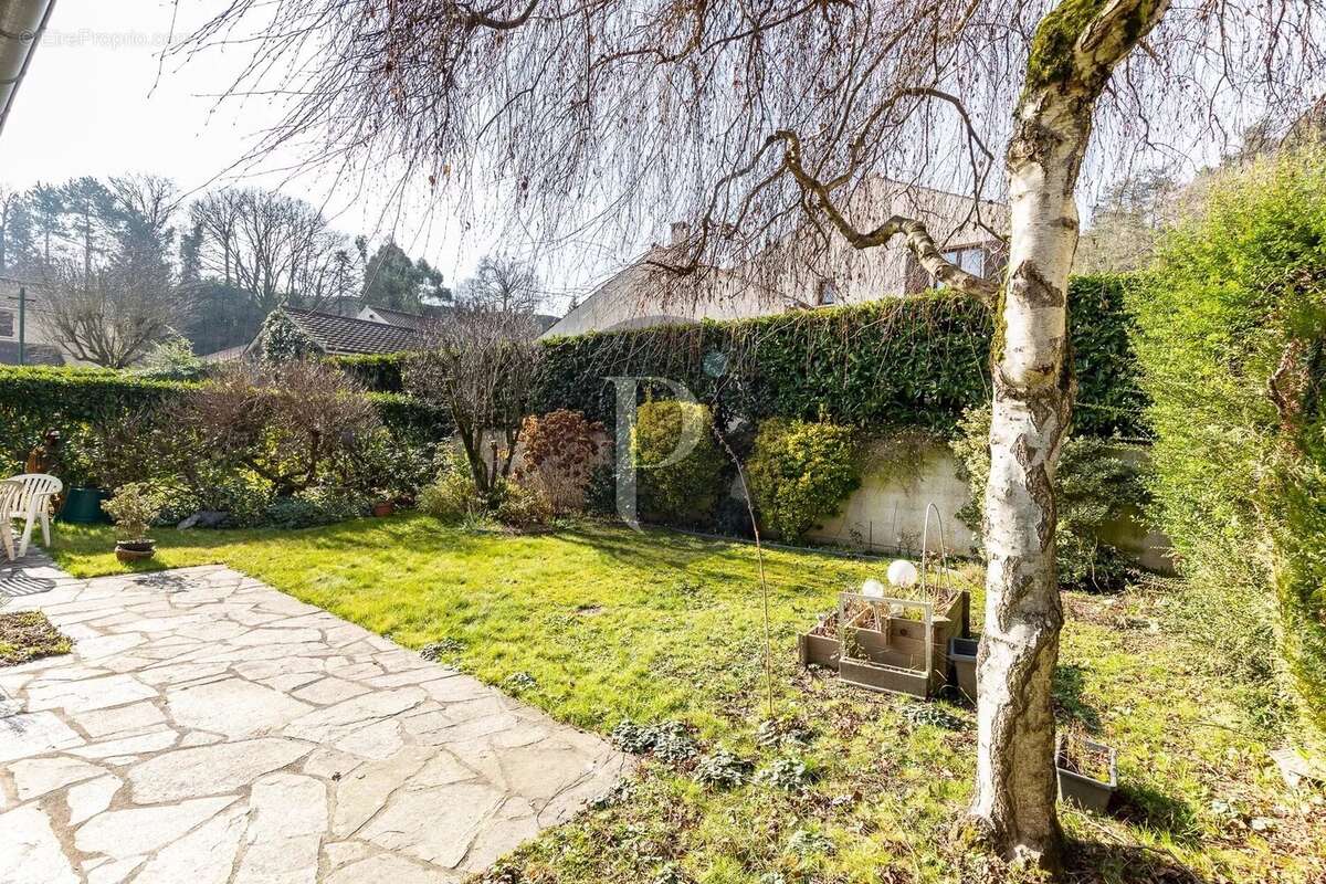 Maison à VERRIERES-LE-BUISSON