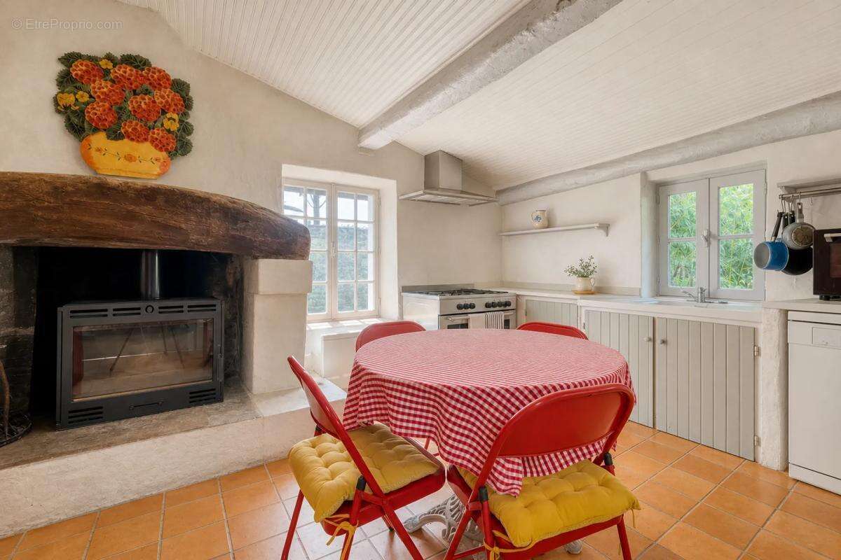 Maison de 8 pièces de 270 m² à Sainte-Gemme - photo 28