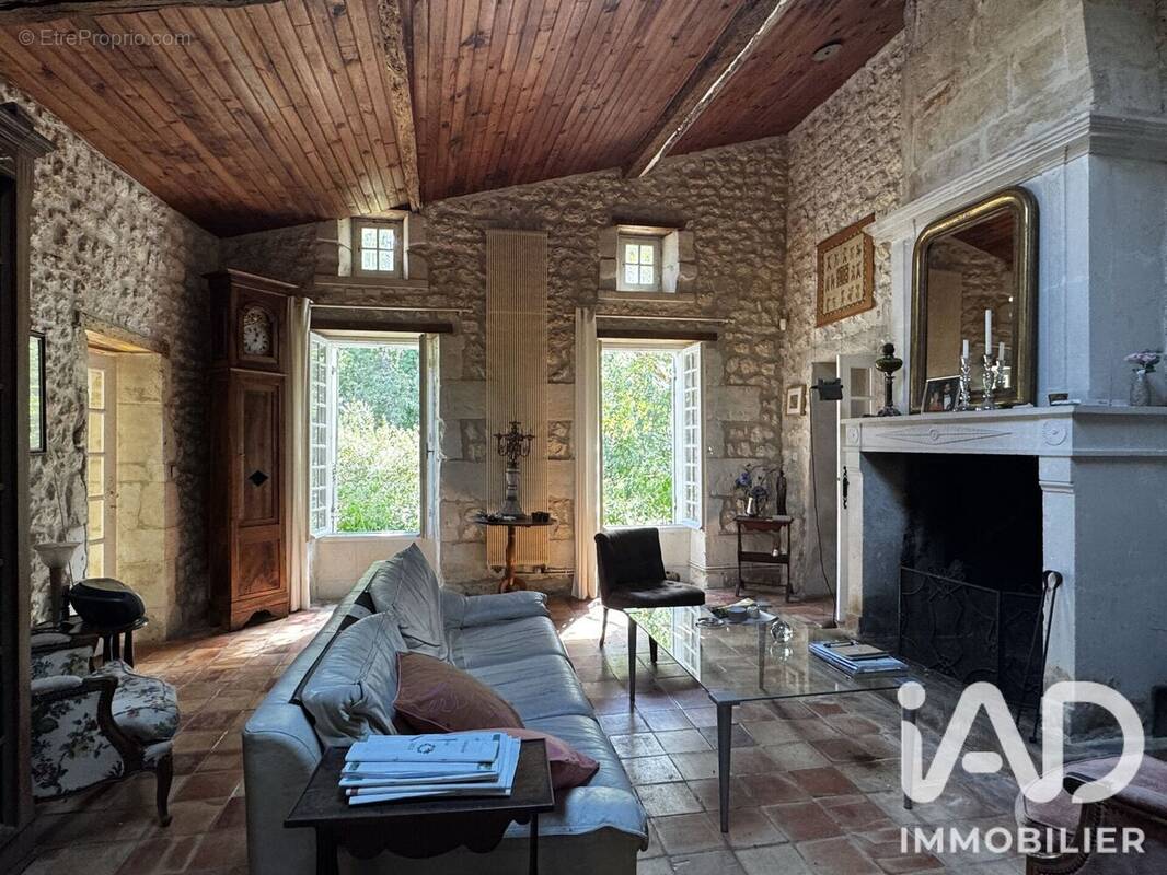 Photo 1 - Maison à SAINT-BONNET-SUR-GIRONDE