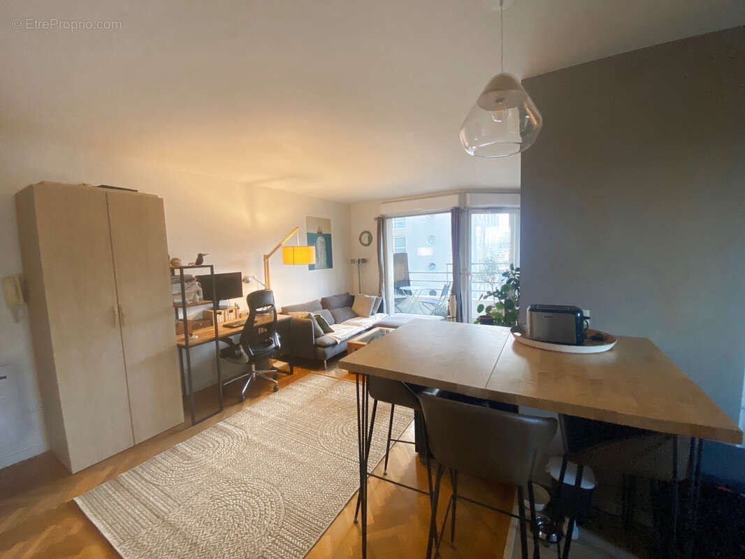 Appartement à COURBEVOIE