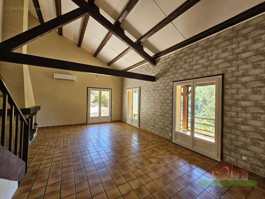 VIENNE, Villa T4 de 104 m² avec terrain de 3000 m² - photo 8