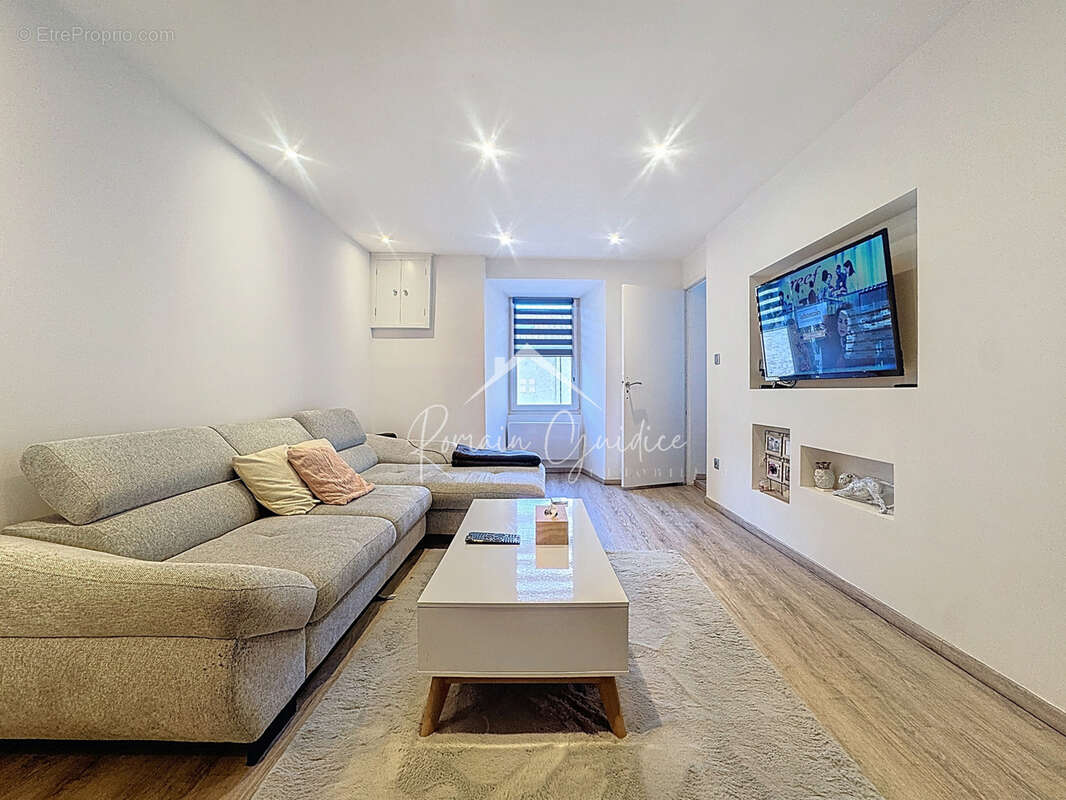 Maison à SAINT-GEORGES-DE-LUZENCON