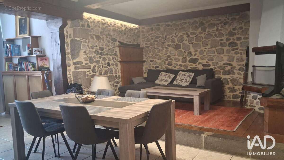 Appartement 107 m² à La Roche-Sur-Foron  - photo 2