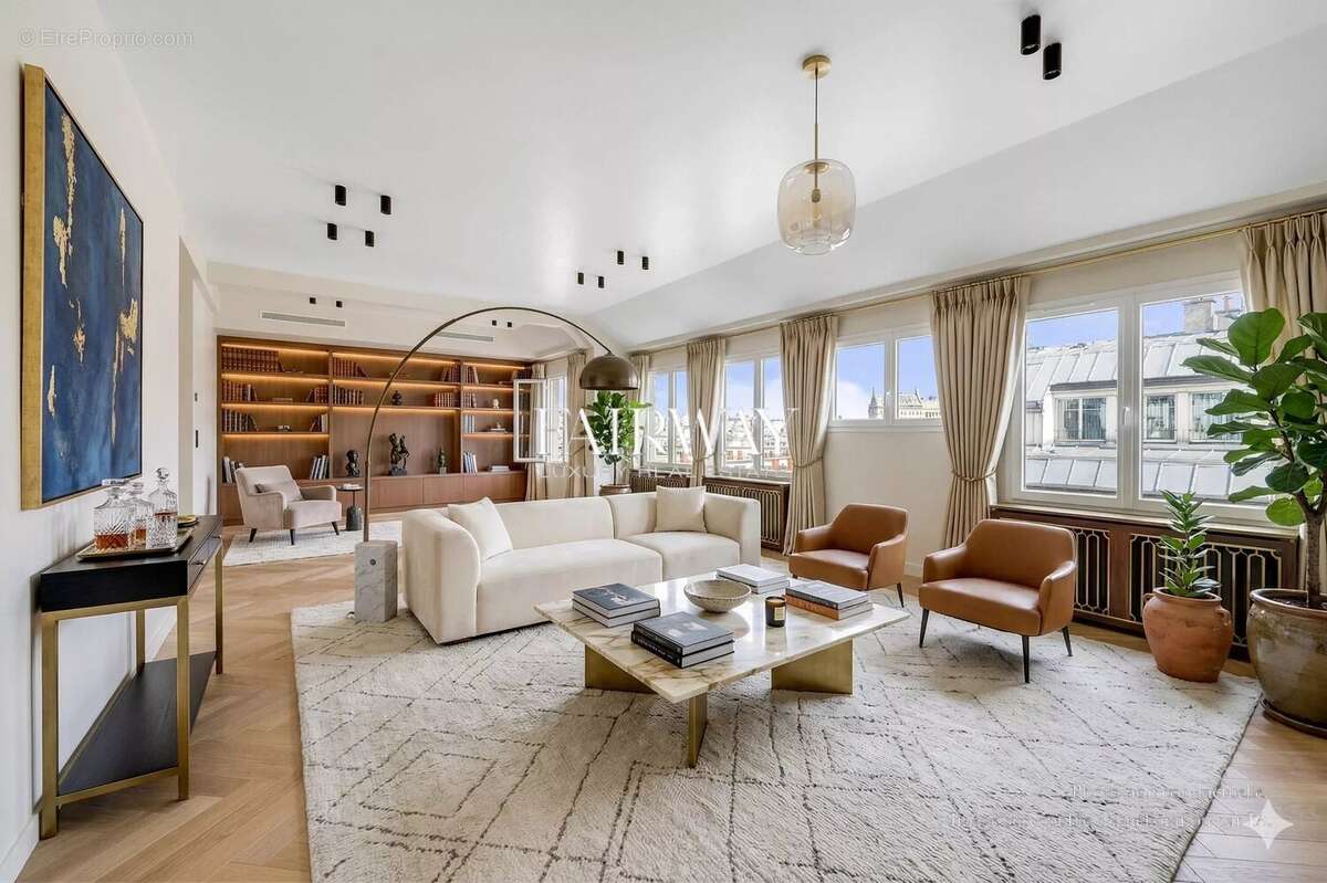 Appartement à PARIS-8E