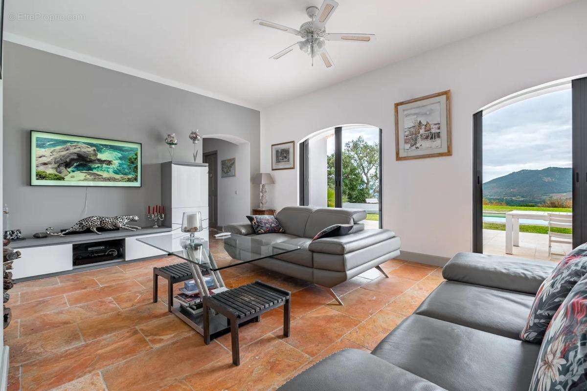 Maison à PLAN-DE-LA-TOUR