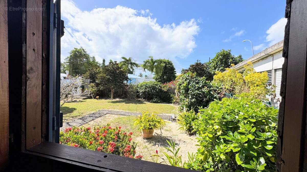Maison 115 m² à Sainte-Anne  - photo 9