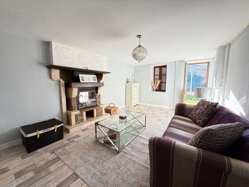 Maison à BUSSIERE-DUNOISE