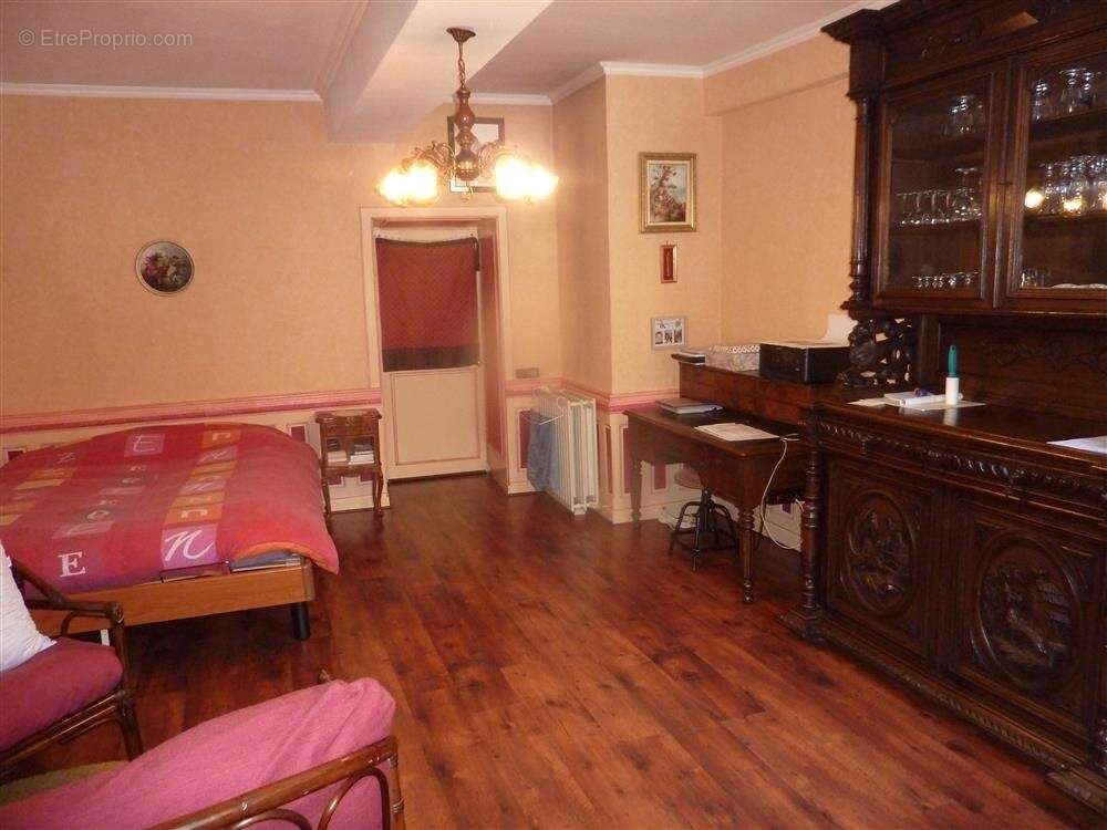 Maison à LASSAY-LES-CHATEAUX