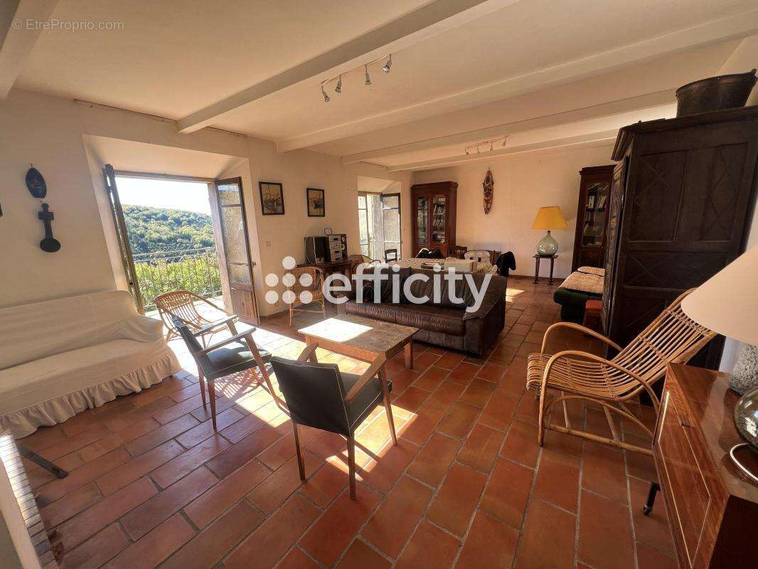 Maison à ARTIGNOSC-SUR-VERDON