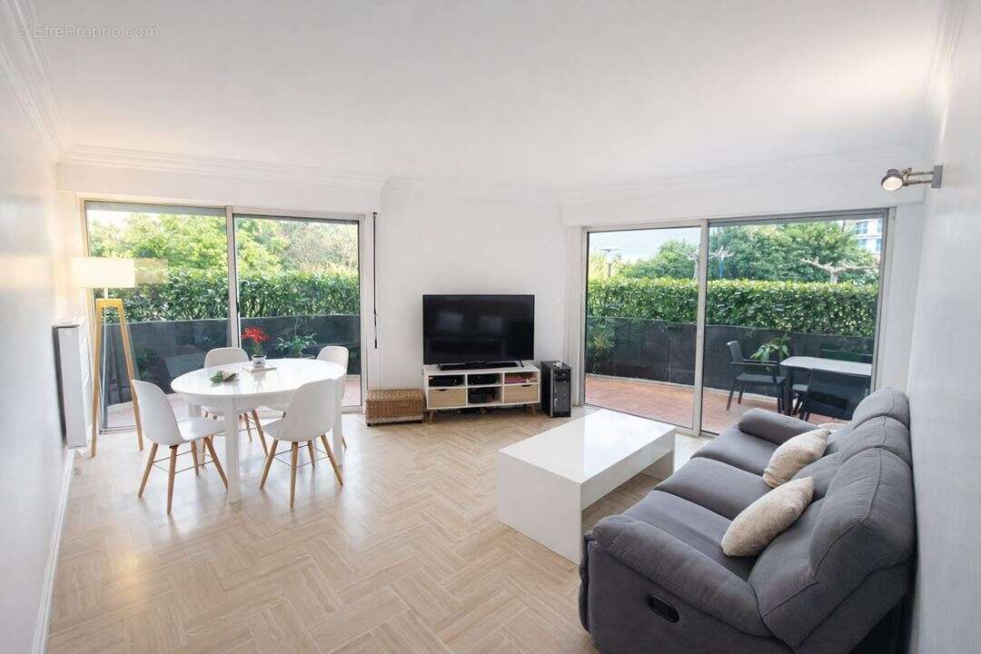 Appartement à MANDELIEU-LA-NAPOULE