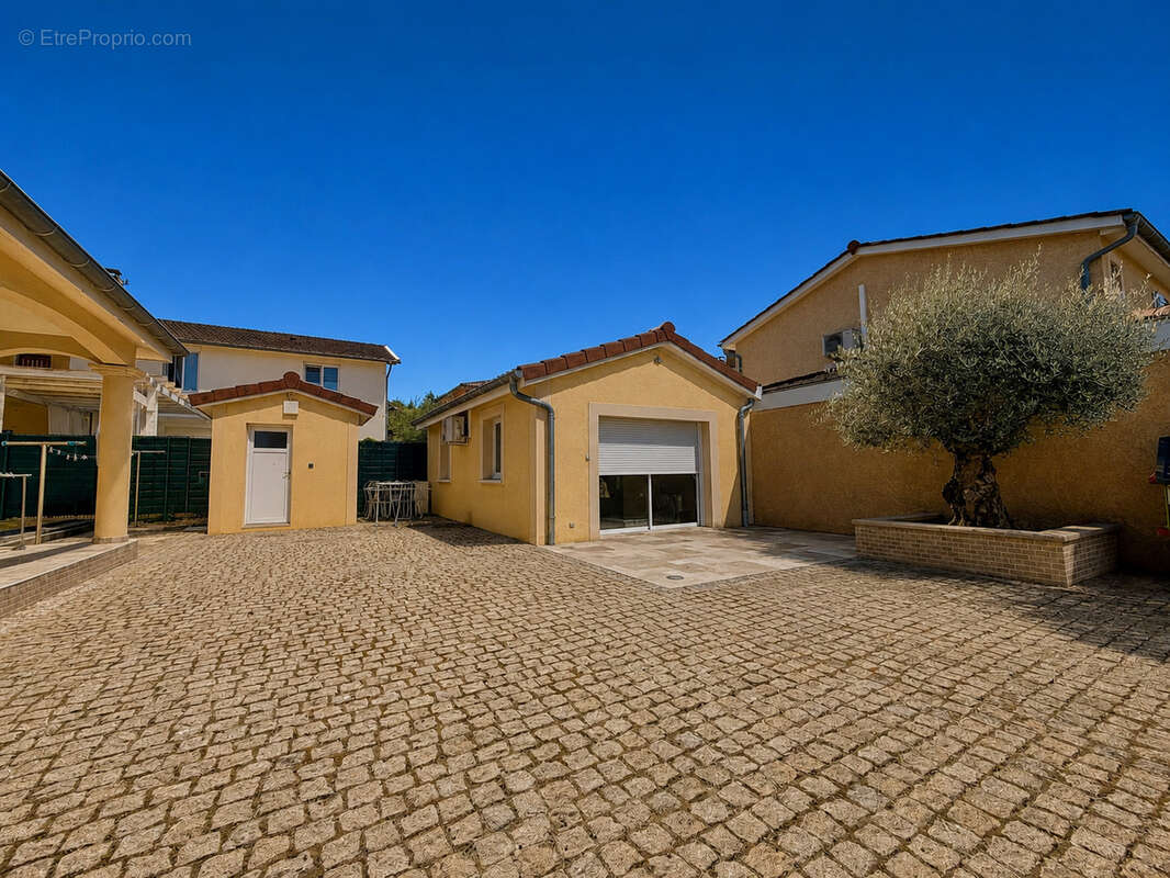 Maison 165 m2 Parcieux avec un terrain de 1434 m2 et piscine chauffée. - photo 17