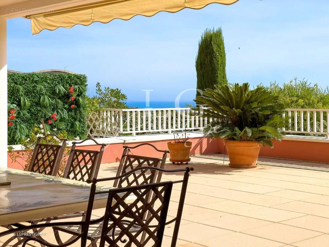 Appartement à MANDELIEU-LA-NAPOULE