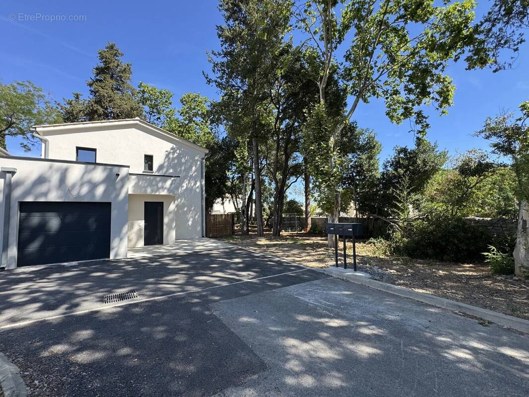 Maison à VALERGUES