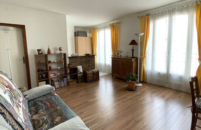 Appartement à SAINT-MAUR-DES-FOSSES