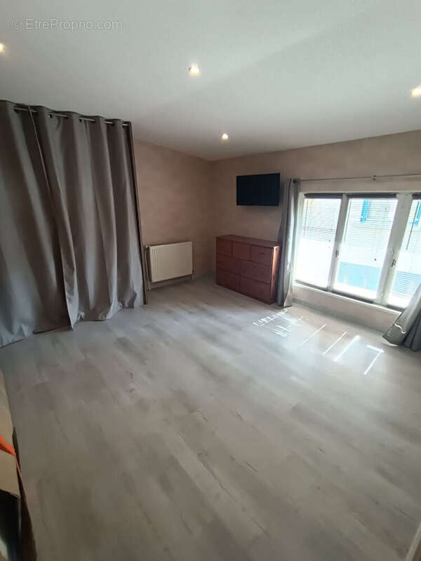 Maison à VIC-LE-COMTE