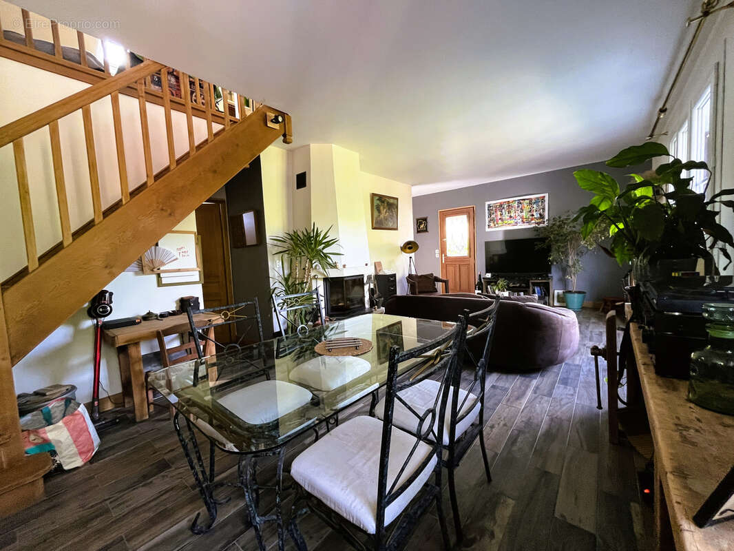 Maison à SAINT-PREST