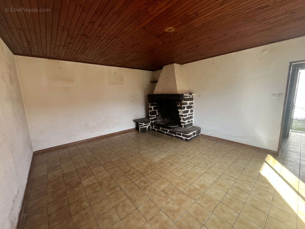 Maison à COLOMBIERES-SUR-ORB