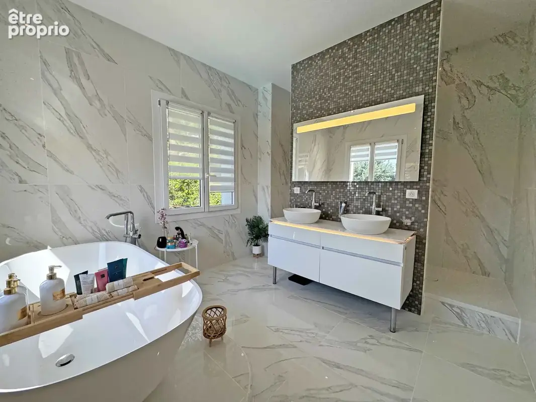 Villa de 222 m2 située au calme avec vue dégagée jusqu'à la mer - photo 10