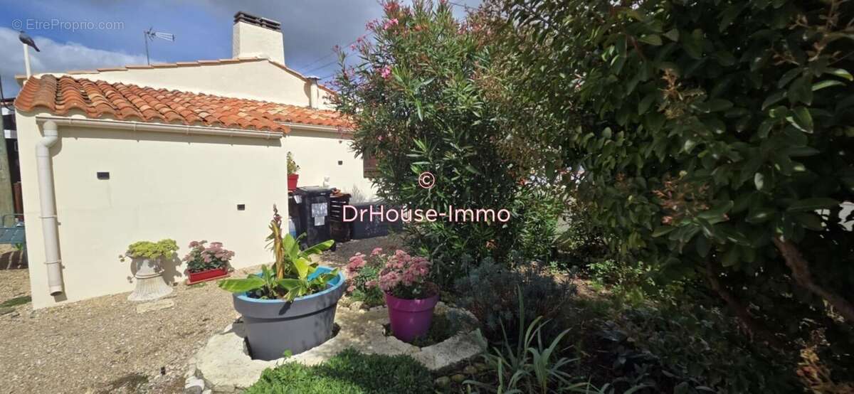 Maison à CHAMPAGNE-LES-MARAIS