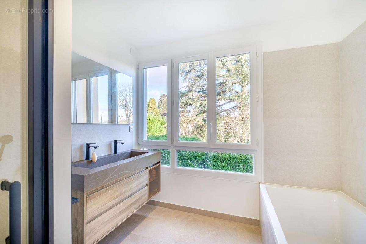 Appartement à TASSIN-LA-DEMI-LUNE