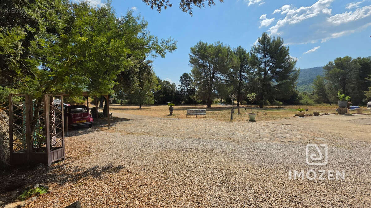 Propriété 334 m2 - 7 082 m2 de terrain -activité locative existante - photo 10
