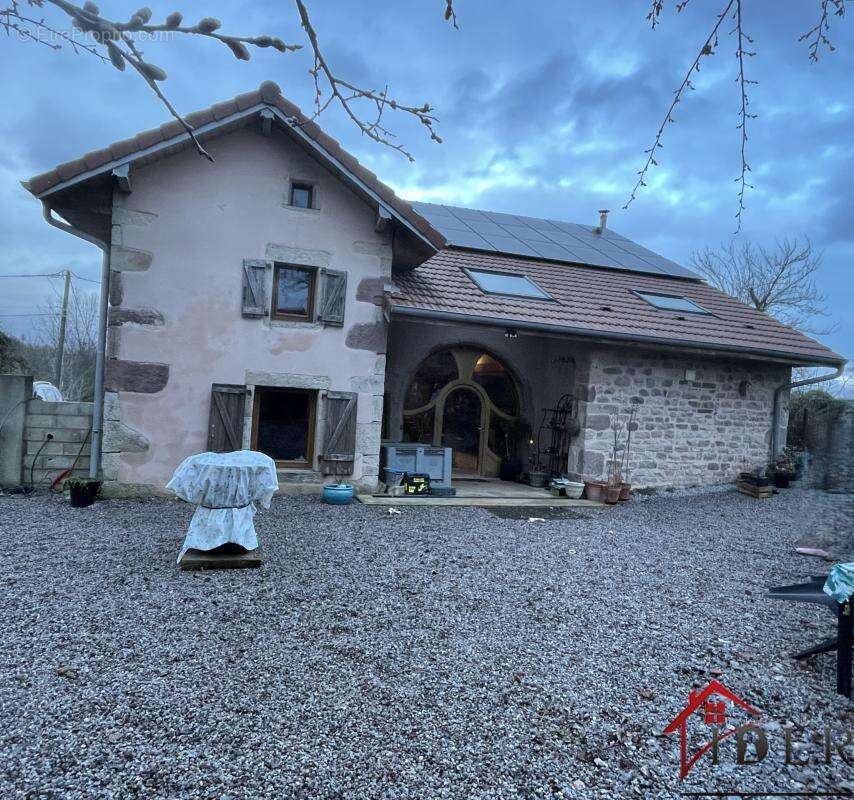 Belle ferme rénovée de 190 m2 avec terrain constructible et - photo 20