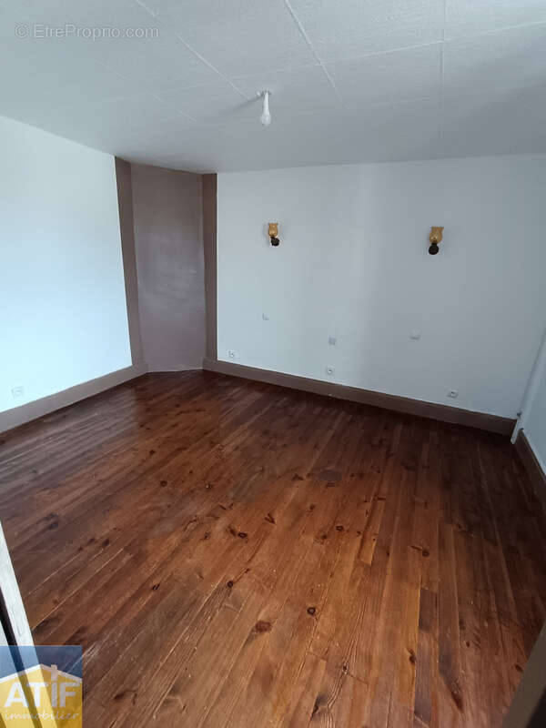 Appartement à LE MAYET-DE-MONTAGNE