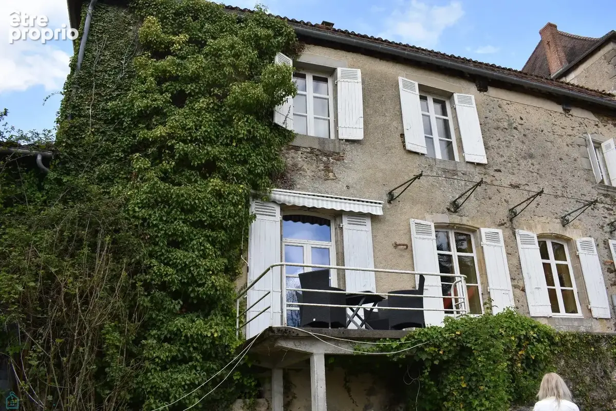 Magnifique chateau du moyen age remanie a la renaissance sur 21 ha - photo 5
