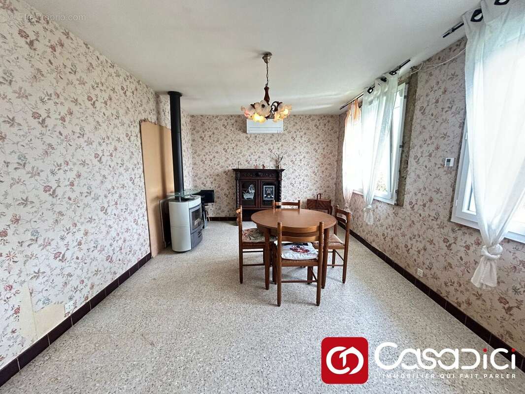 Maison à COSSAYE