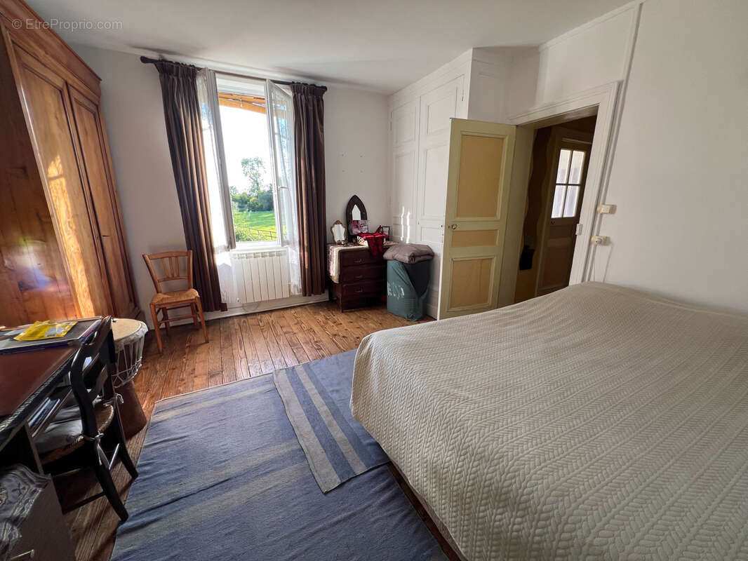 Maison de maître au fond d'une allée au calme avec annexes - photo 18
